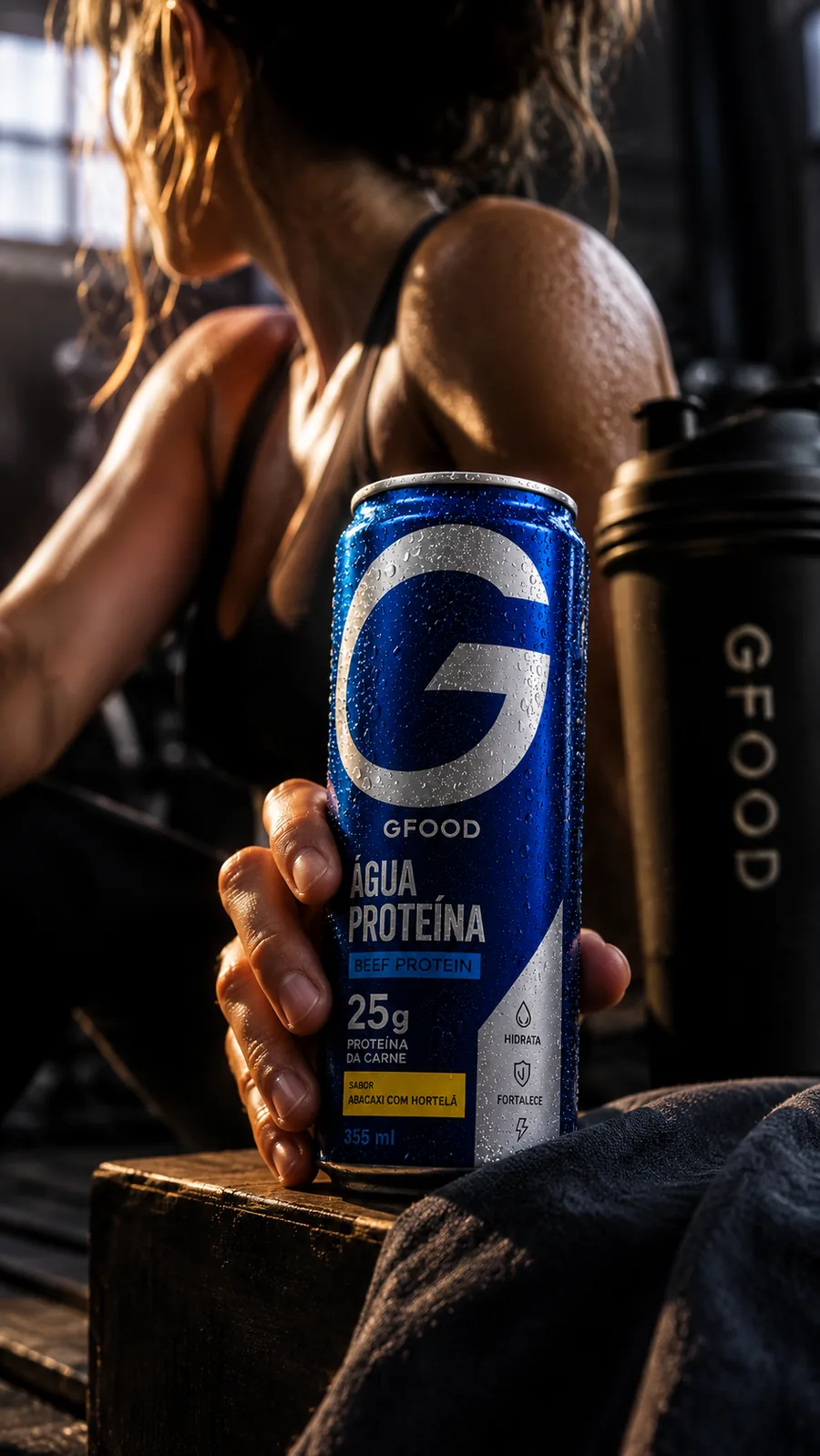 Atleta segurando GFOOD após o treino